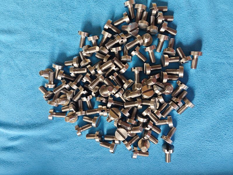 Slotted molybdenum bolts